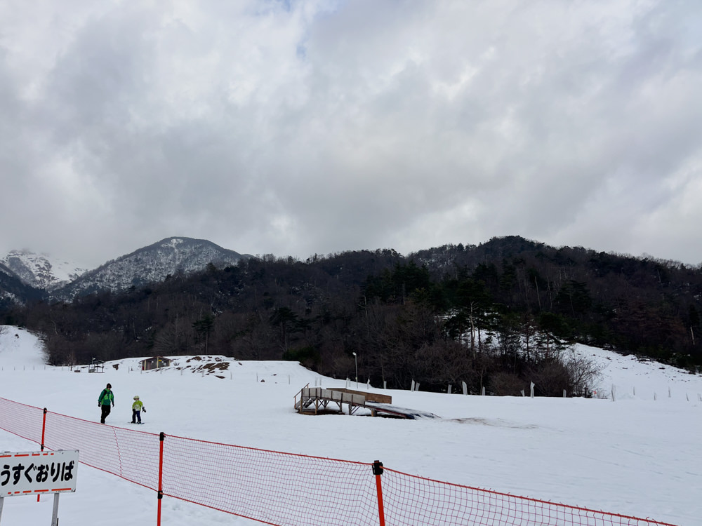 サンキッドの右側にある