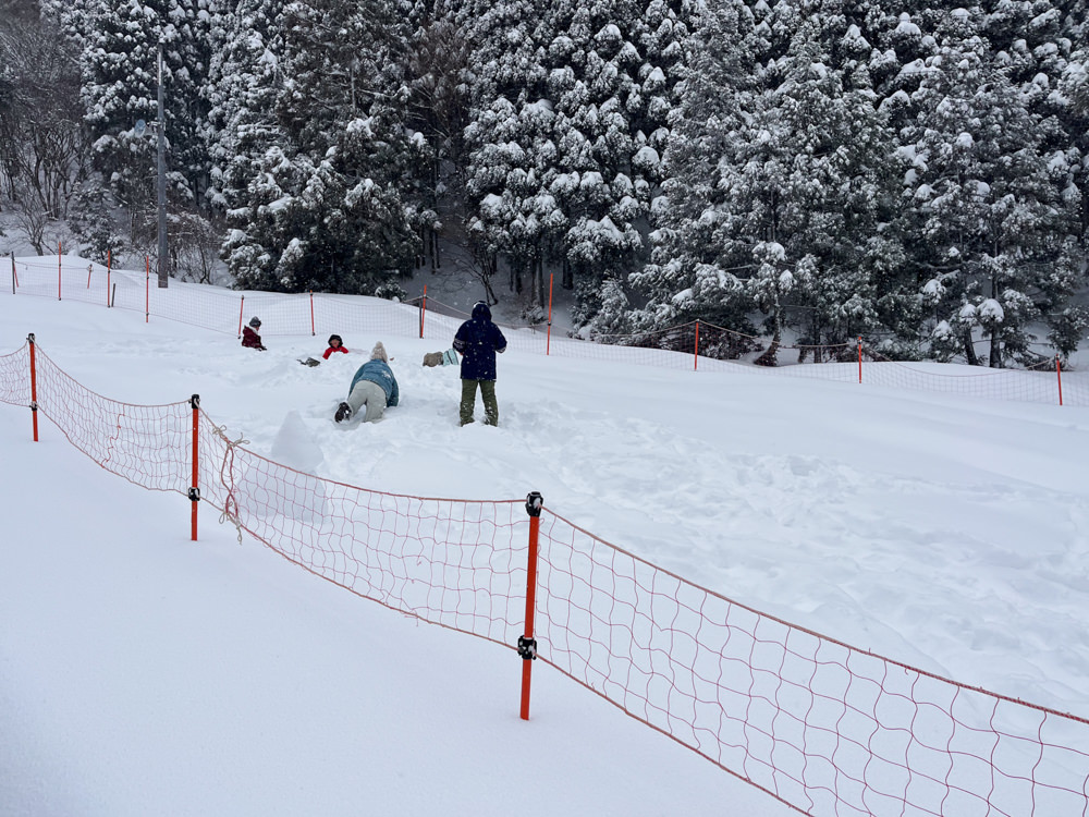 雪遊び