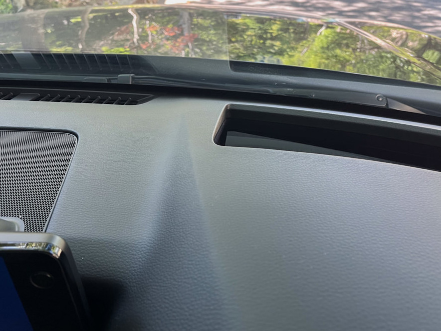CX-8の運転席から見るボンネット